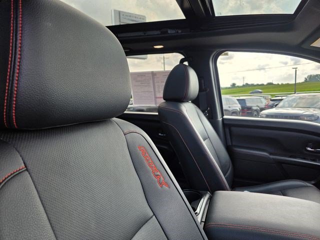 Used 2024 Nissan Titan PRO-4X w/ Pro-4x Convenience Package AWD/4WD image 18