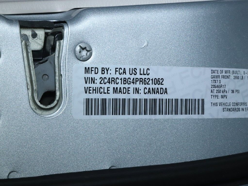 Used 2023 Chrysler Pacifica Touring-L FWD image 18