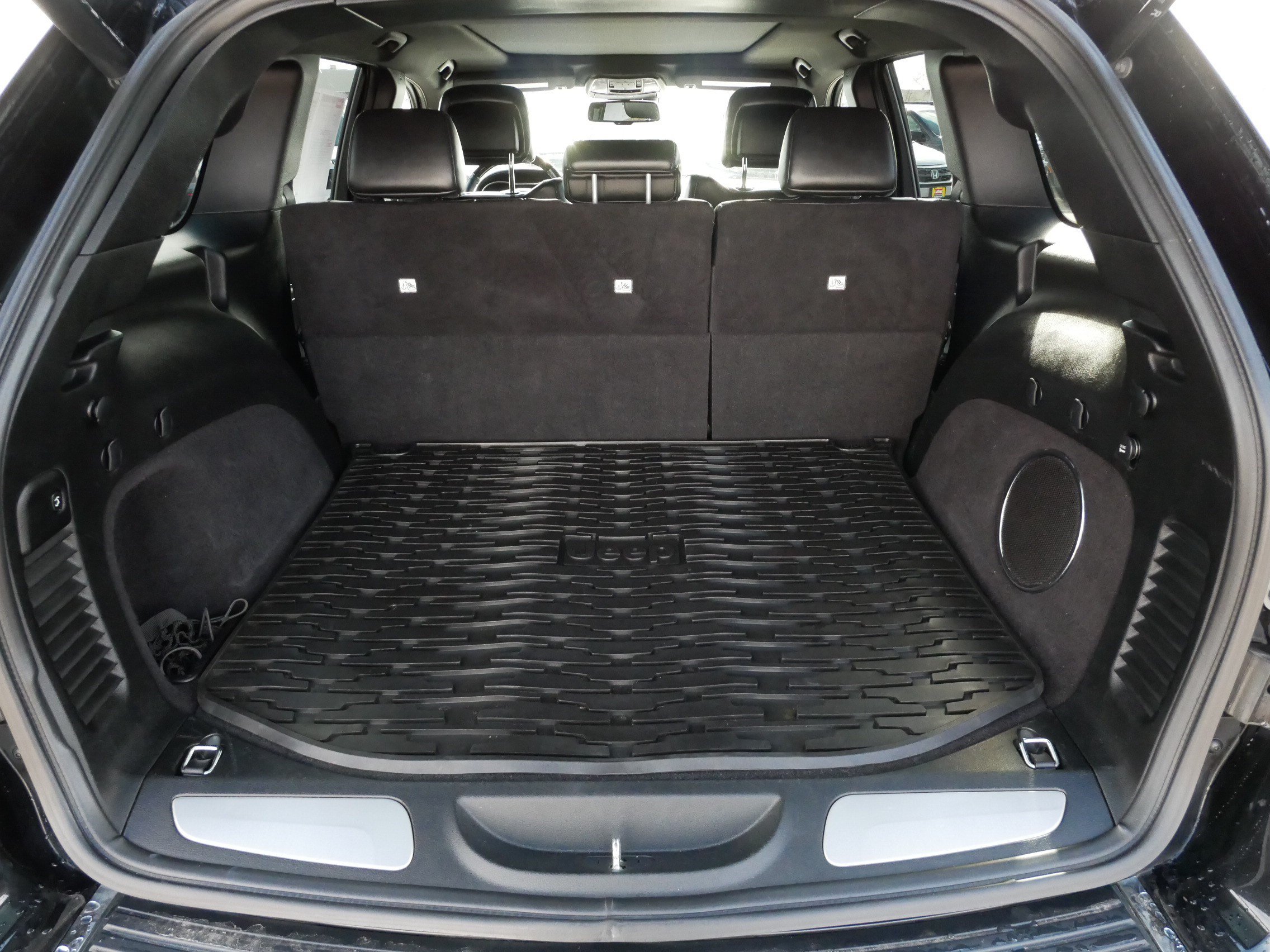 Used 2014 Jeep Grand Cherokee Overland w/ Advanced Technology Group AWD/4WD image 16
