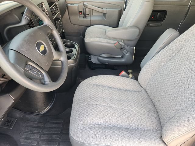 Used 2025 Chevrolet Express 3500 LS RWD image 4