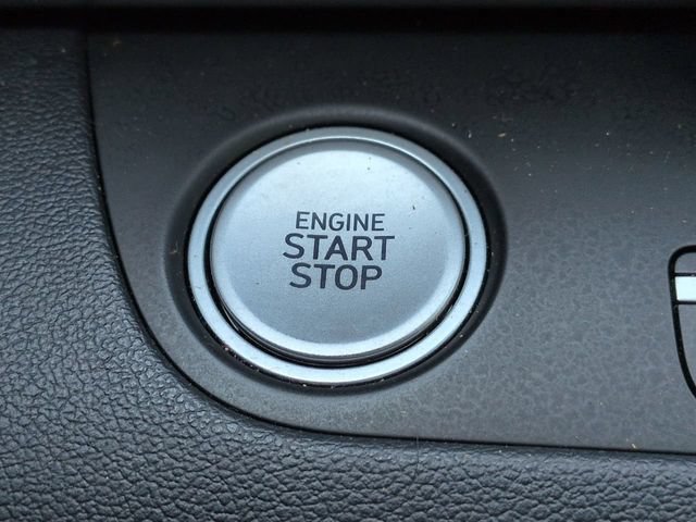 Used 2022 Hyundai Elantra Limited w/ Preferred Accessory Package FWD image 28