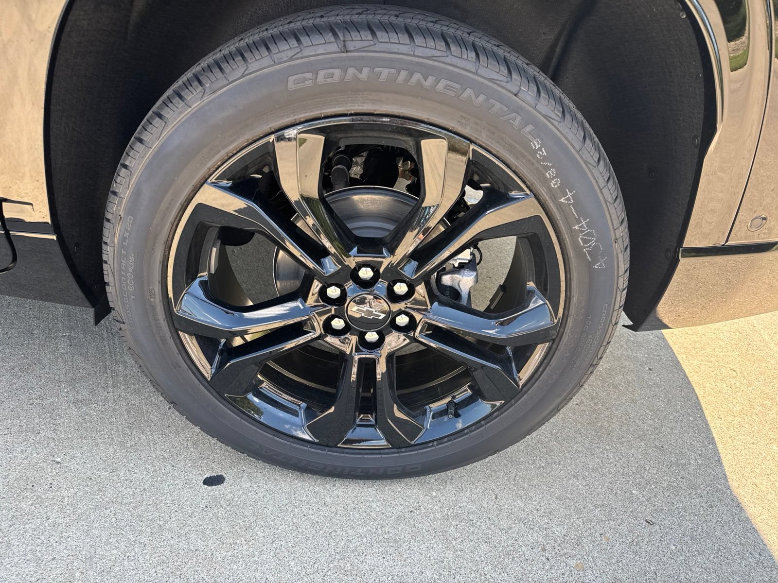 New 2027 Chevrolet Traverse RS w/ LPO, Floor Liner Package AWD/4WD image 9