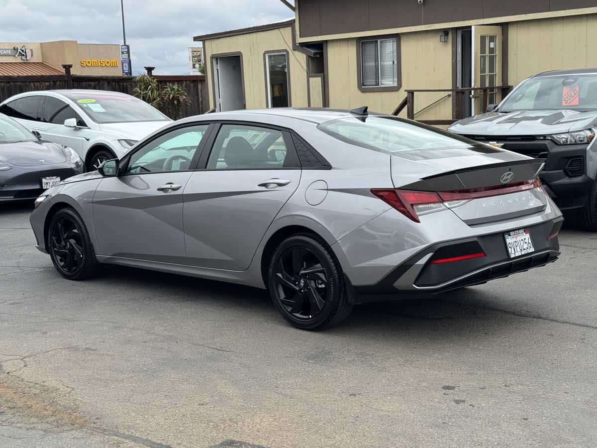 Used 2026 Hyundai Elantra Sport FWD image 7