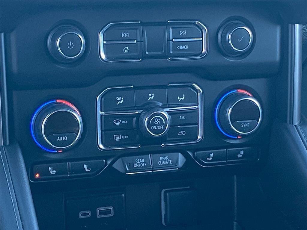 Used 2024 Chevrolet Suburban LT image 12