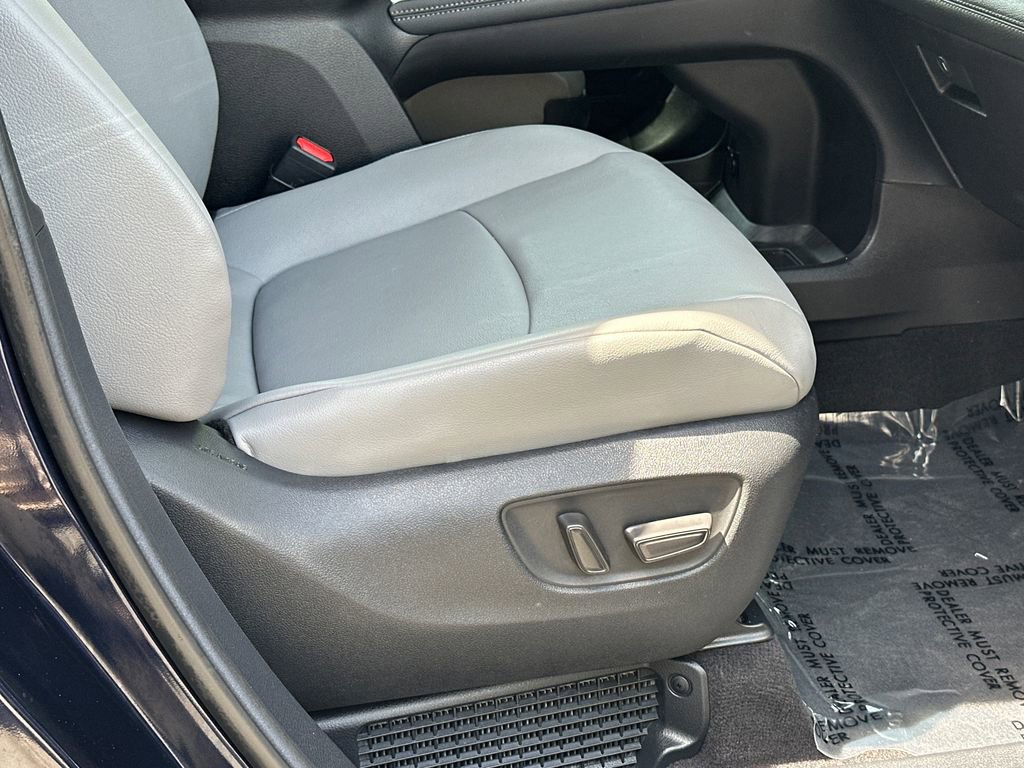 Used 2025 Toyota Sienna XLE image 13