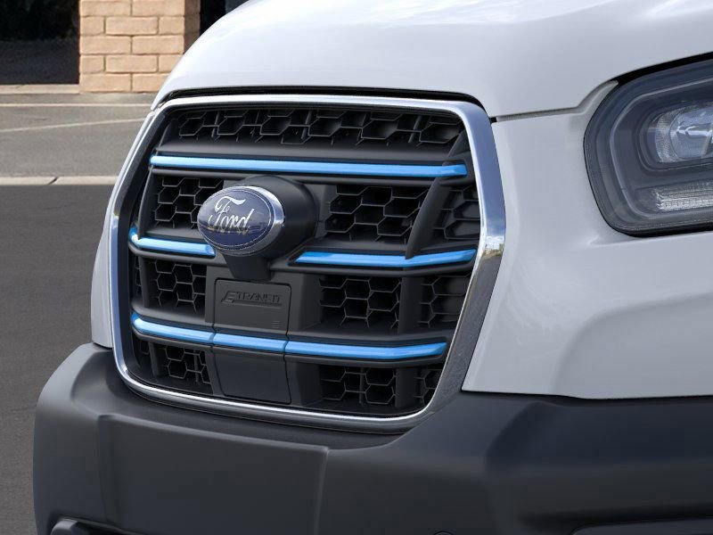 New 2025 Ford E-Transit Base image 17