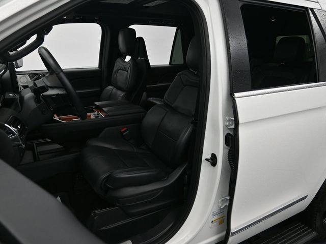 Used 2024 Lincoln Navigator Reserve image 10