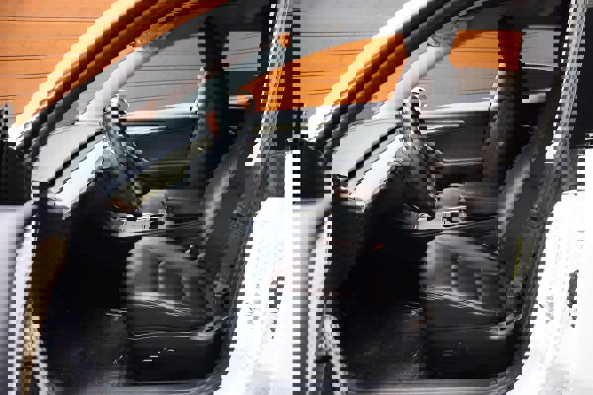 Used 2023 Tesla Model 3 Standard Range image 26