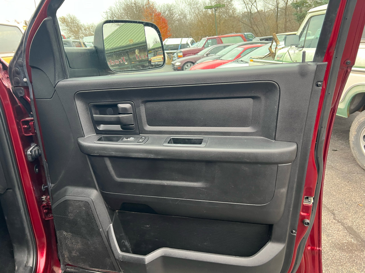 Used 2017 RAM 2500 Tradesman w/ Chrome Appearance Group image 16