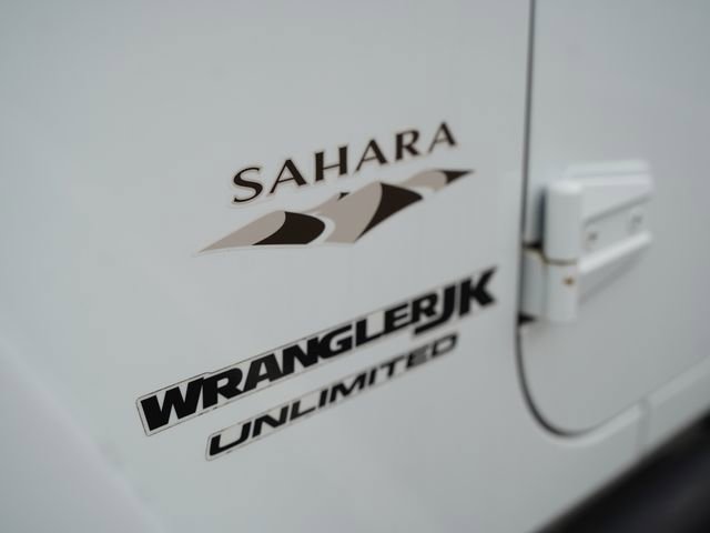Used 2018 Jeep Wrangler Unlimited Sahara AWD/4WD image 36