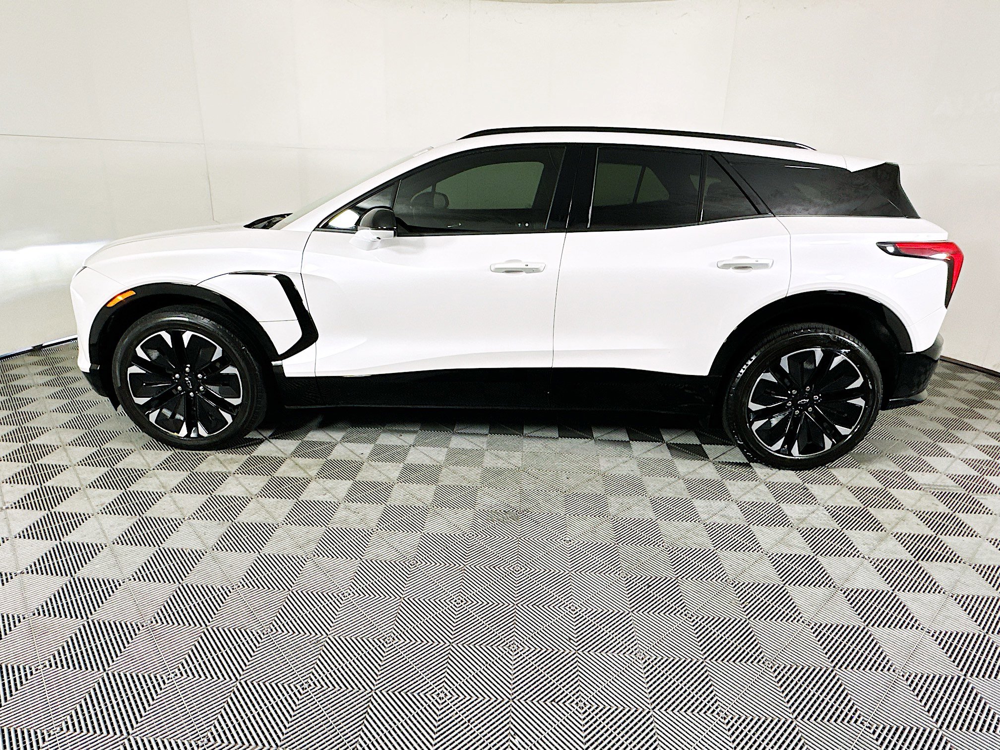 Used 2024 Chevrolet Blazer EV RS image 6