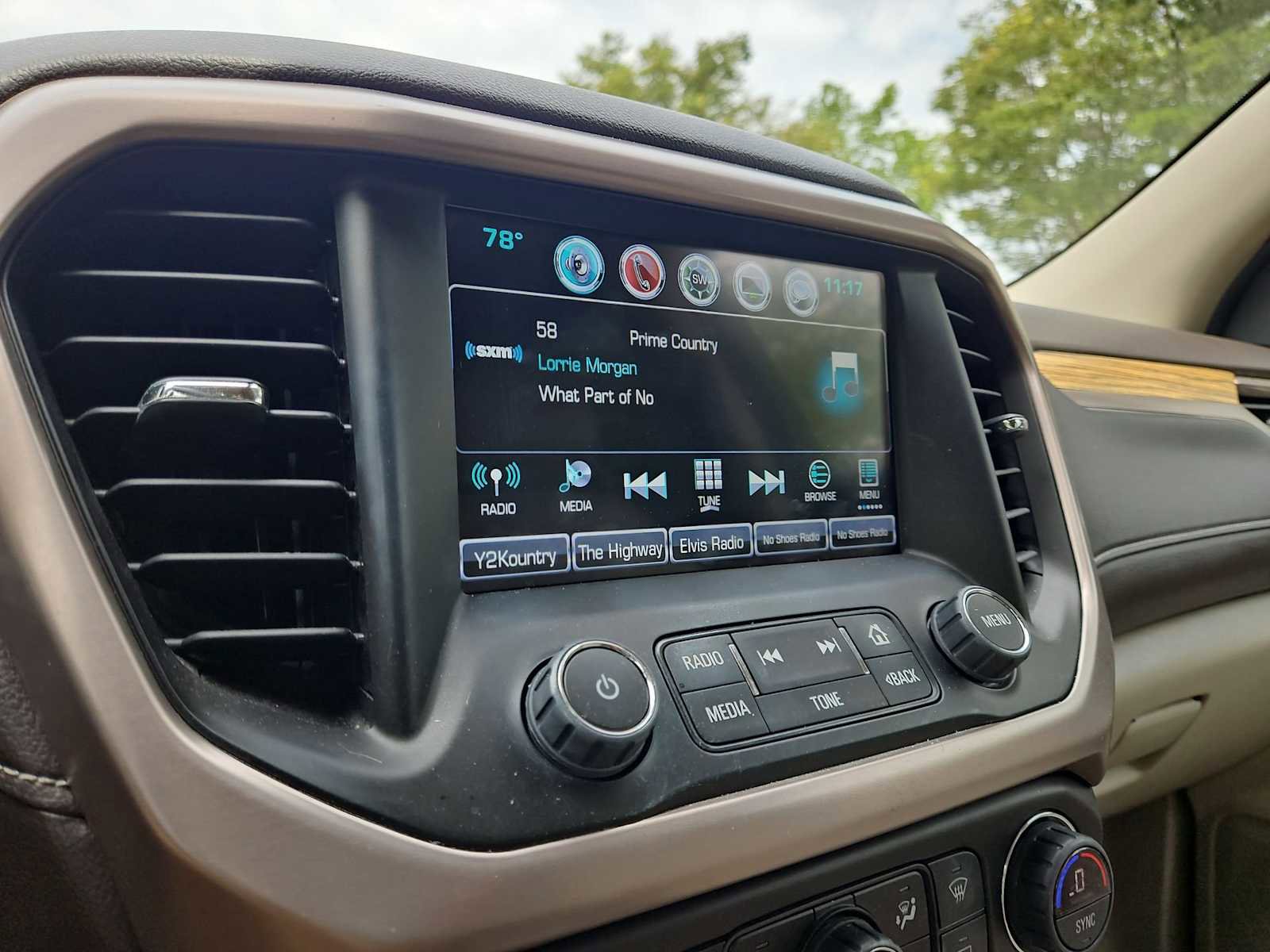 Used 2017 GMC Acadia Denali w/ Technology Package FWD image 33