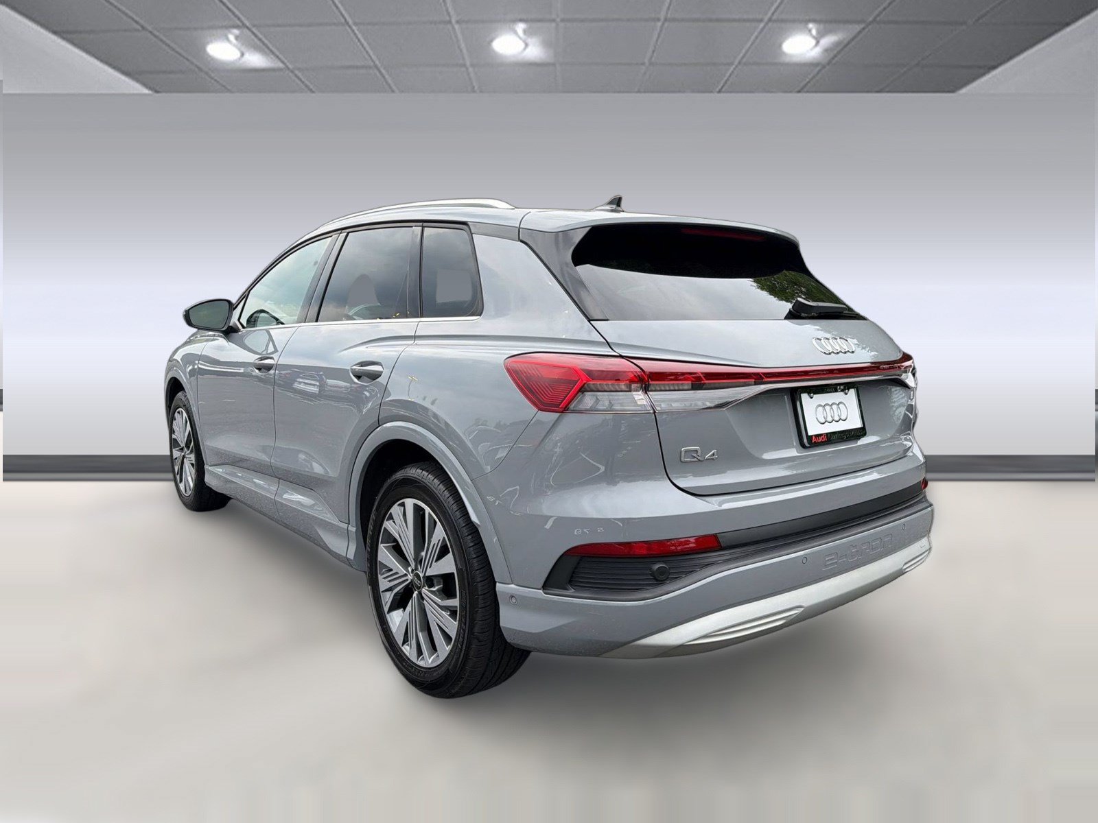 Used 2024 Audi Q4 e-tron Premium Plus w/ Premium Plus RWD image 3