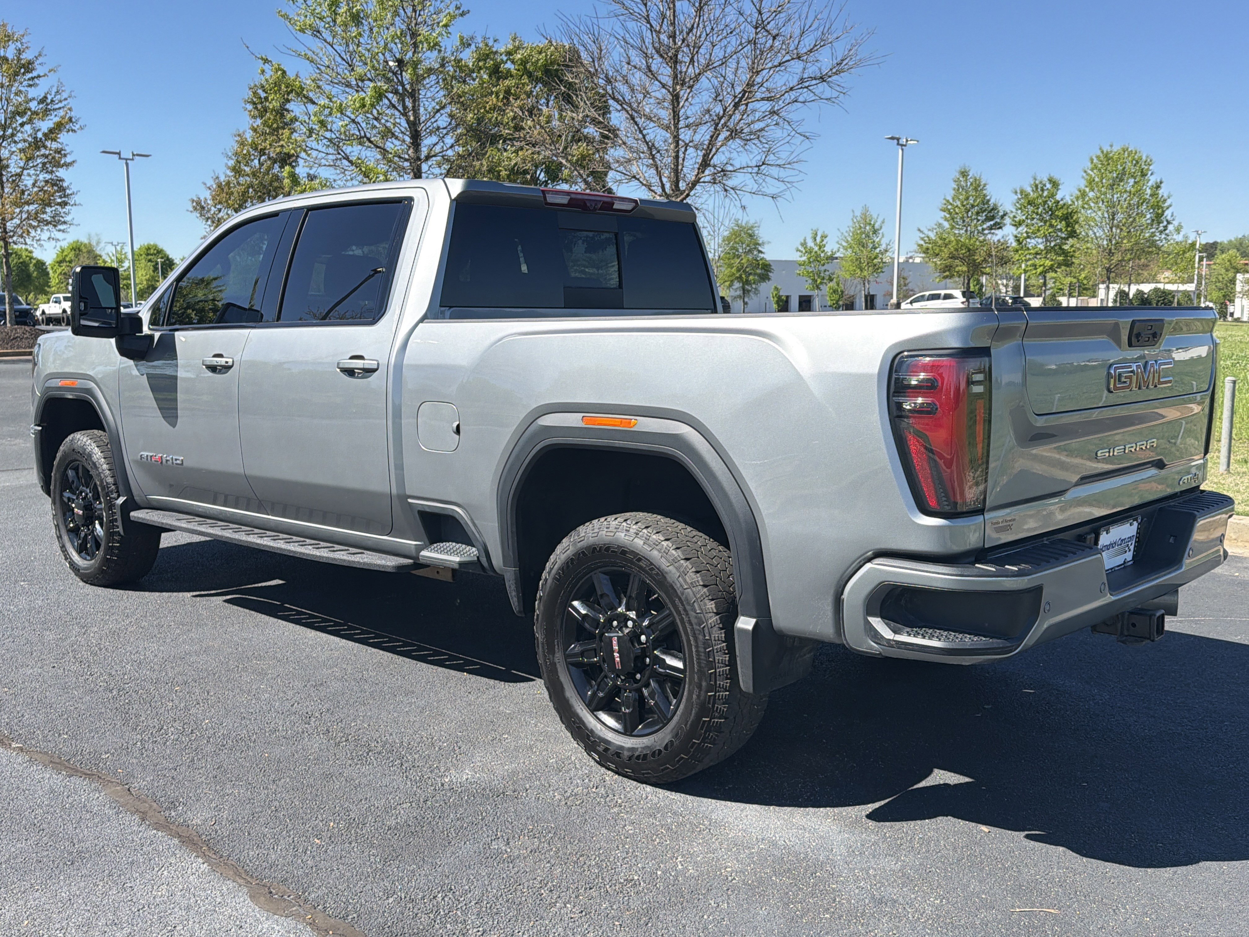 Used 2025 GMC Sierra 2500 AT4 w/ AT4 Premium Plus Package image 8