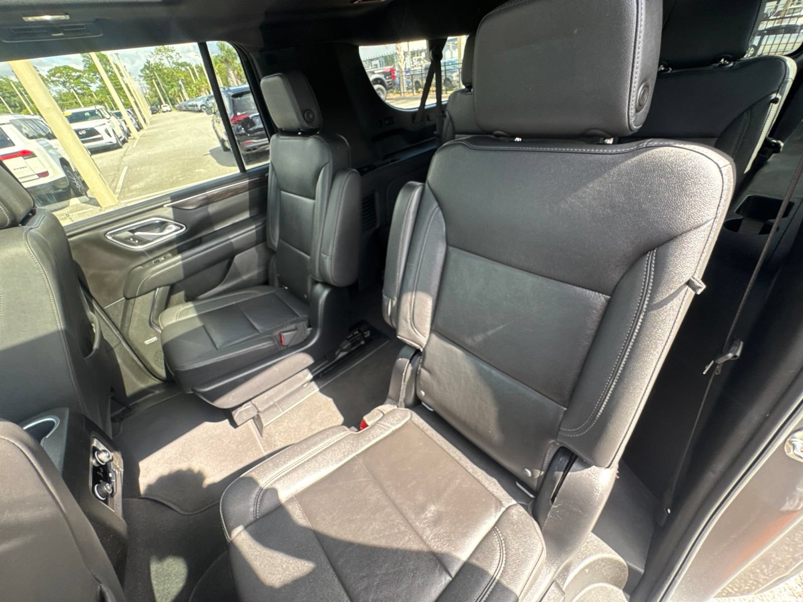 Used 2022 Chevrolet Suburban LT RWD image 35