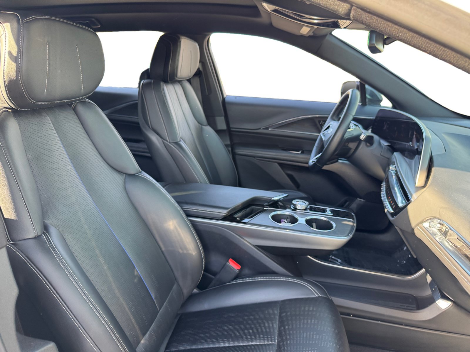 Used 2024 Cadillac Lyriq Sport RWD image 15