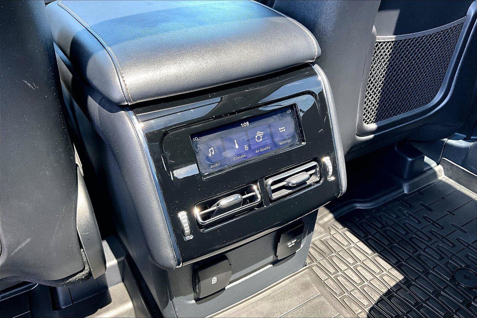 Used 2025 Lincoln Aviator AWD image 34