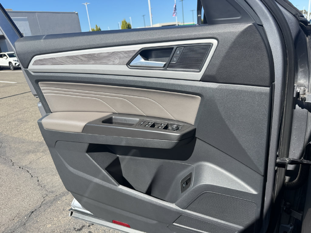 Used 2022 Volkswagen Atlas Cross Sport SE AWD/4WD image 15