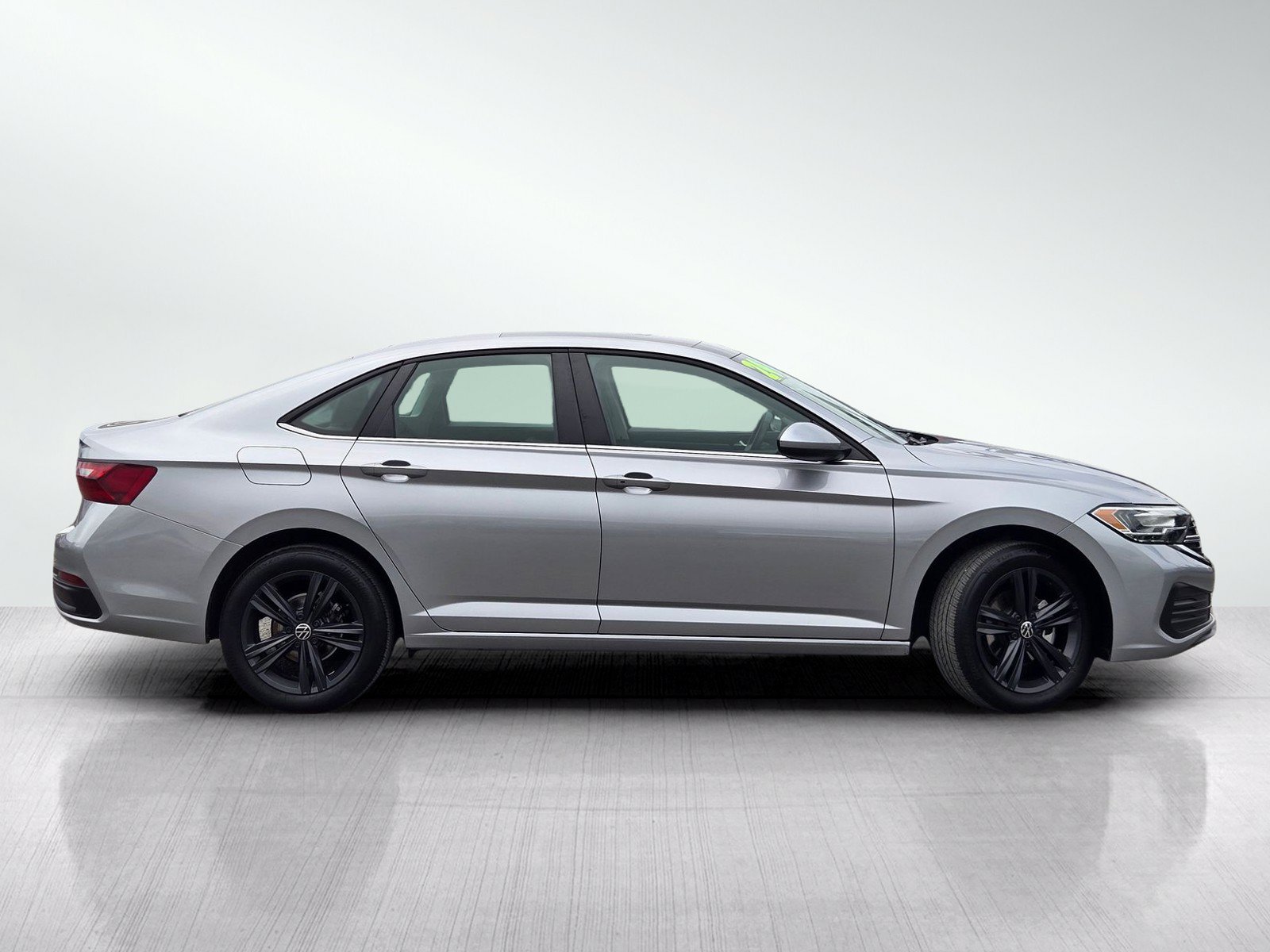 Used 2024 Volkswagen Jetta SE w/ Panoramic Sunroof Package FWD image 3