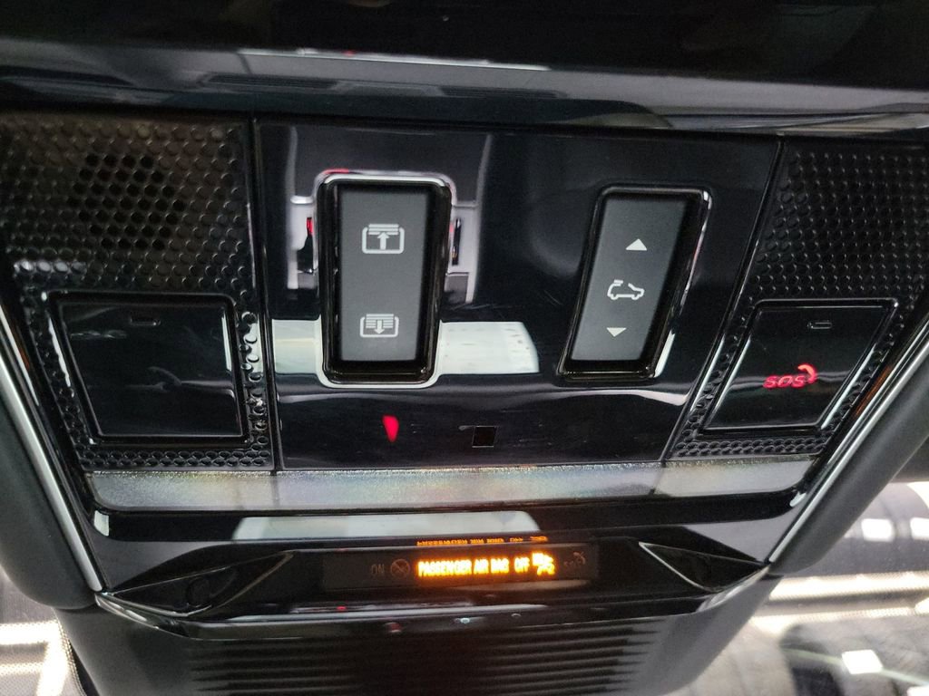 Used 2023 Land Rover Range Rover SV image 21