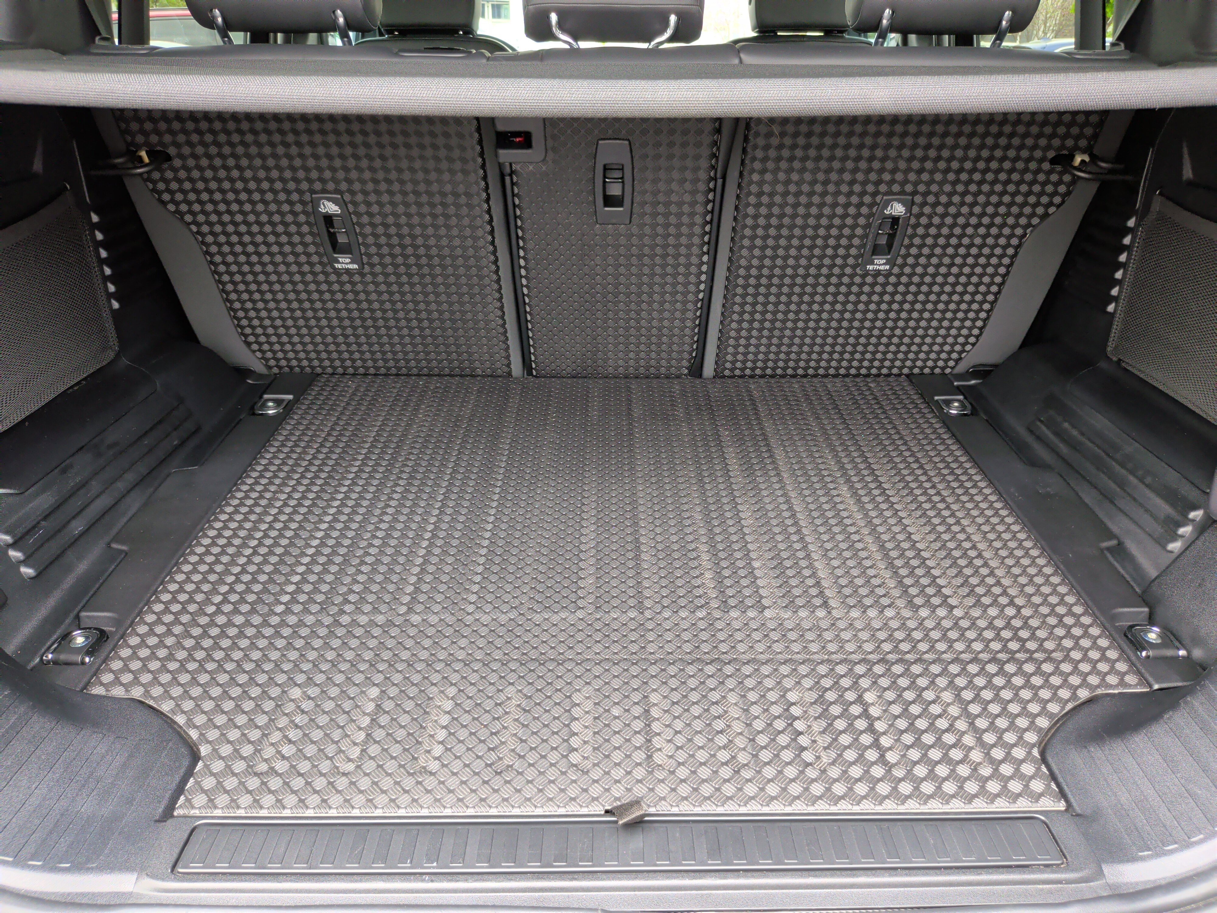 Used 2023 Land Rover Defender 110 X-Dynamic SE image 40