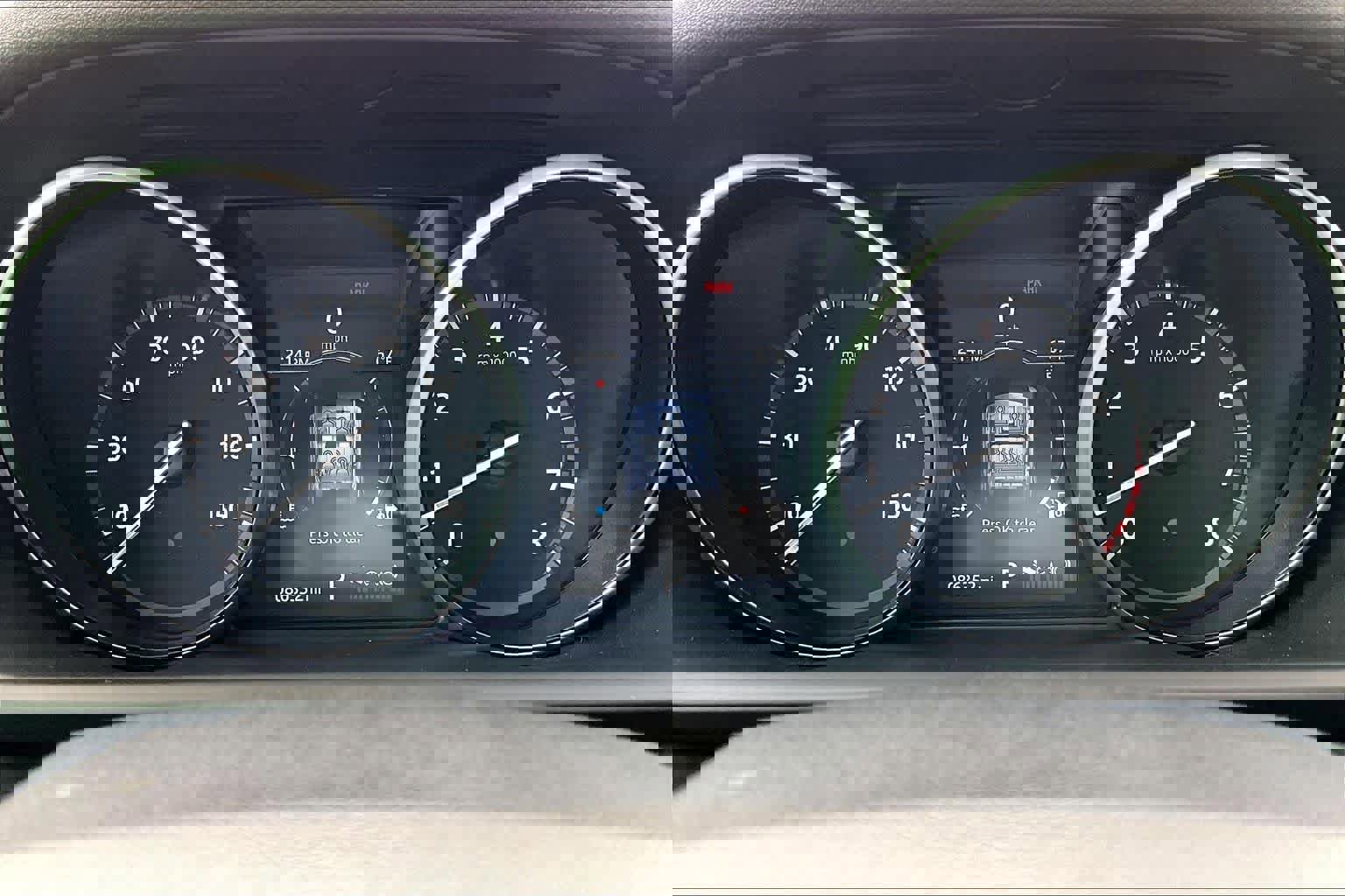 Used 2017 Land Rover Discovery HSE image 24