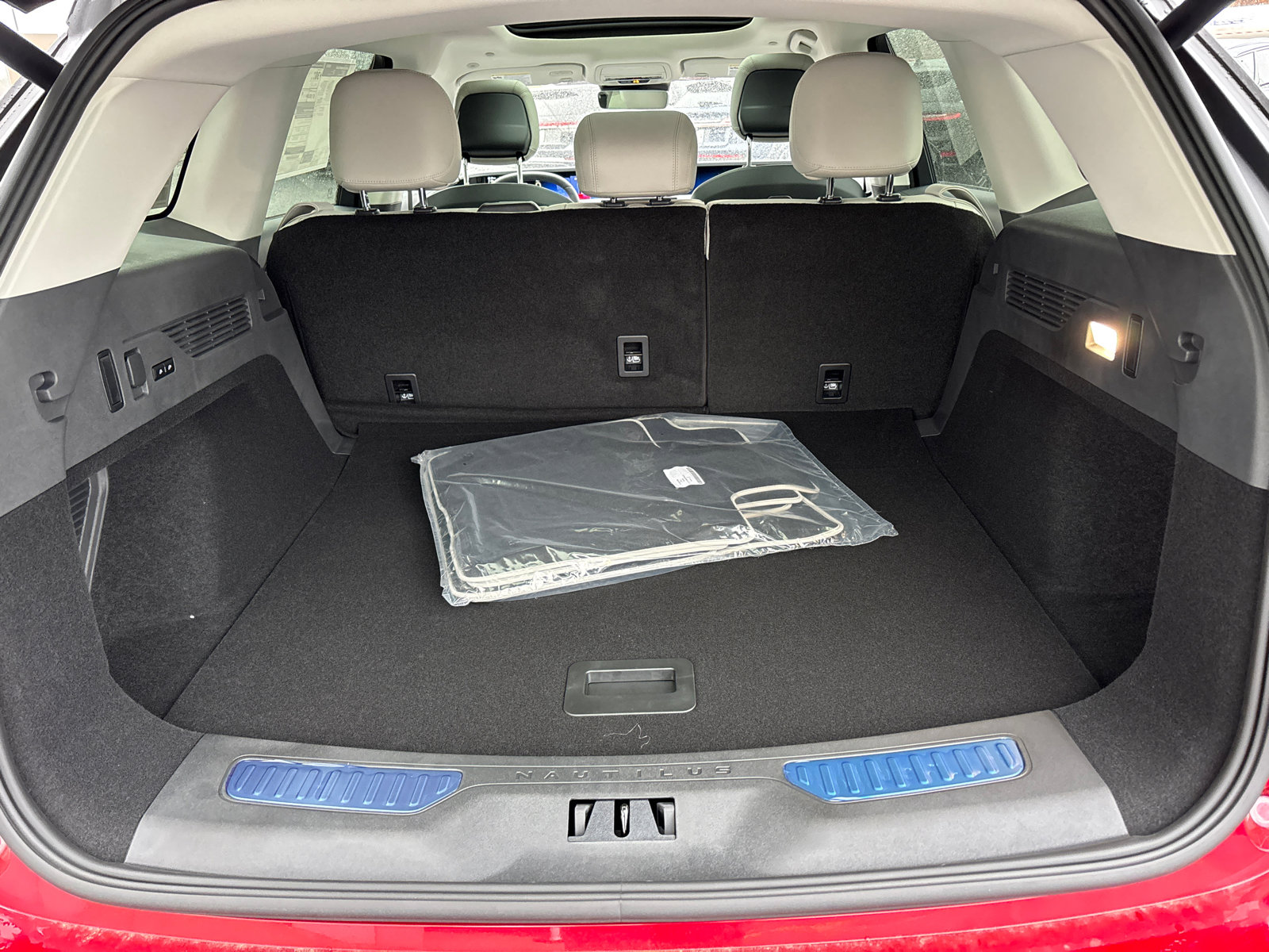 New 2026 Lincoln Nautilus Reserve w/ Jet Appearance Package image 9