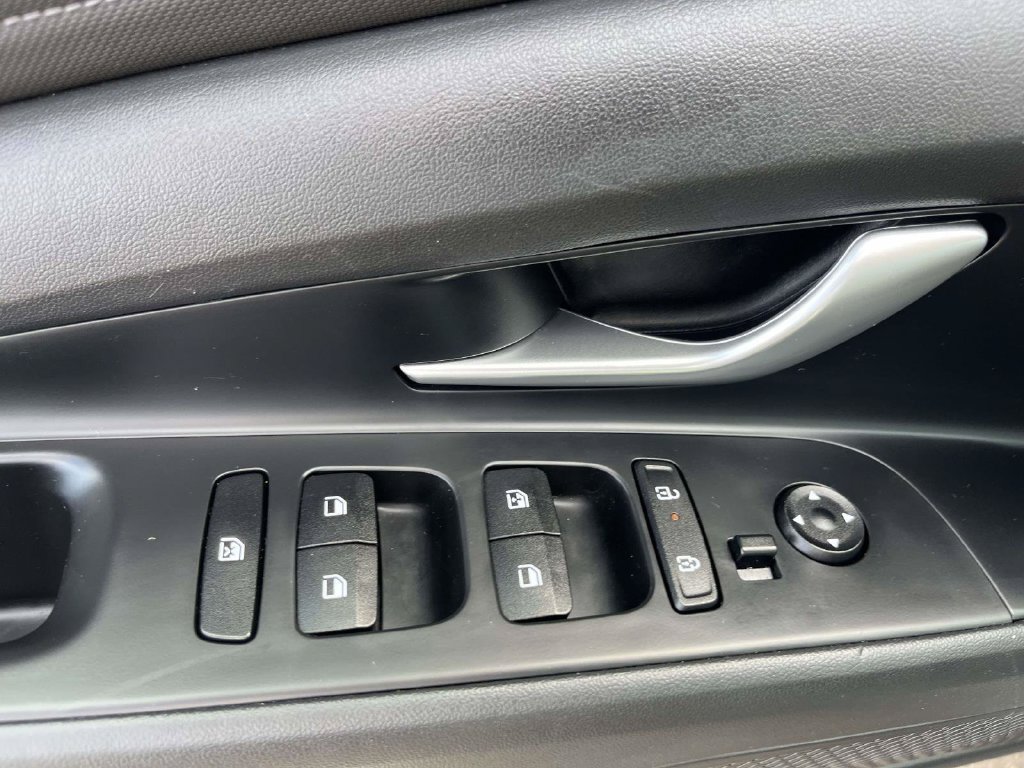 Certified 2025 Hyundai Elantra SEL FWD image 45