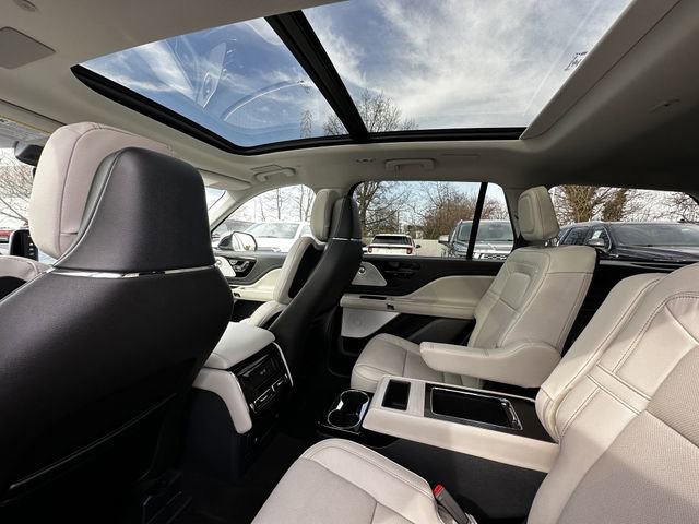 Certified 2025 Lincoln Aviator Reserve w/ Equipment Group 201A image 18