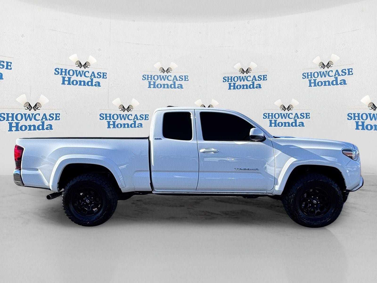 Used 2021 Toyota Tacoma SR5 AWD/4WD image 9