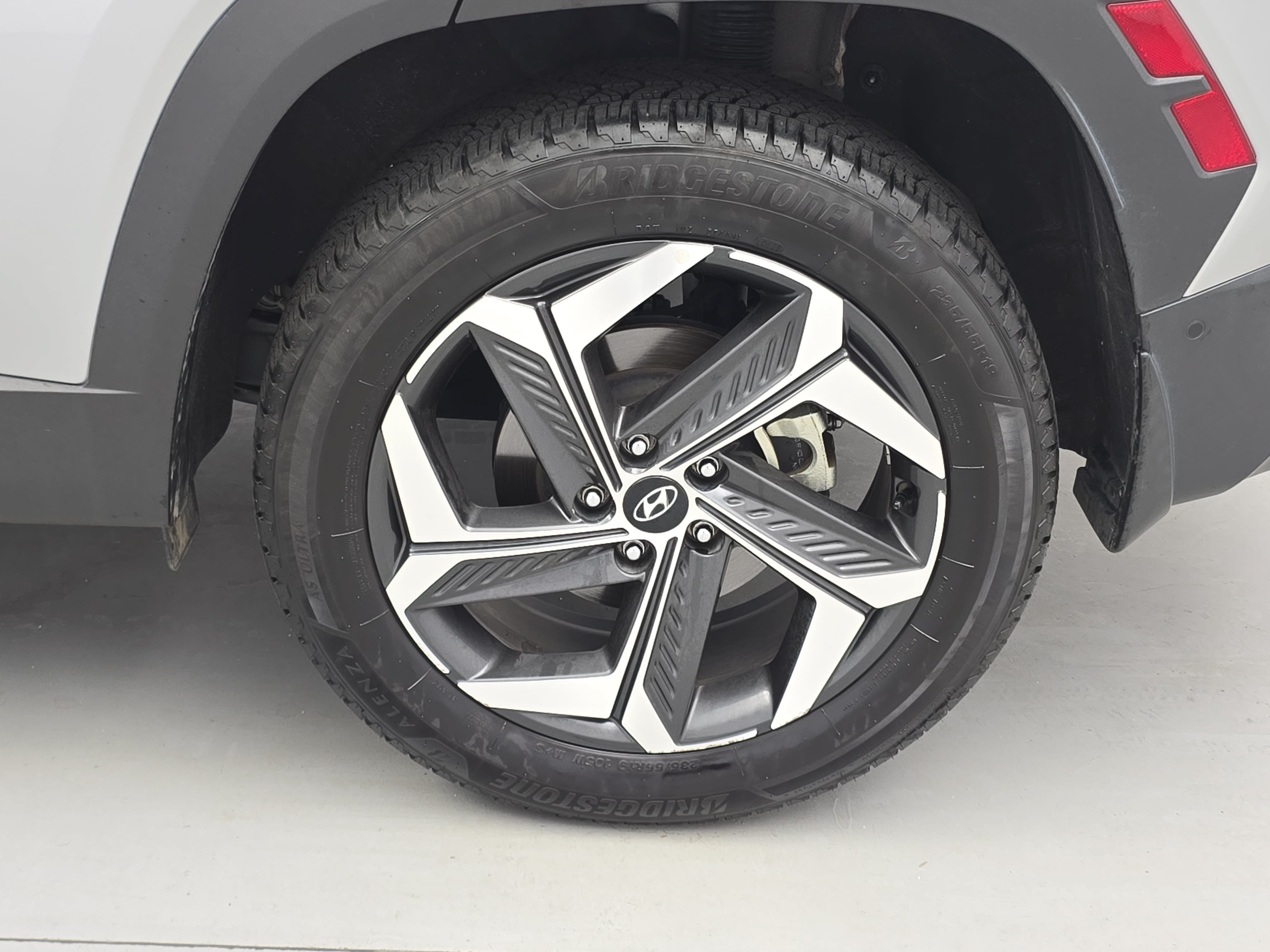 Used 2023 Hyundai Tucson Limited AWD/4WD image 34