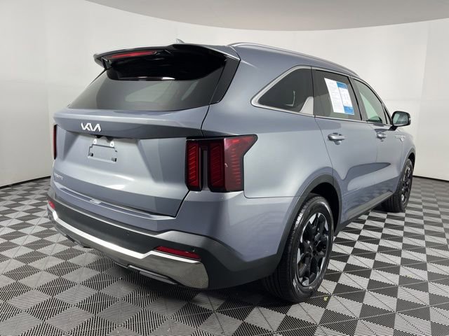 Used 2024 Kia Sorento S image 10