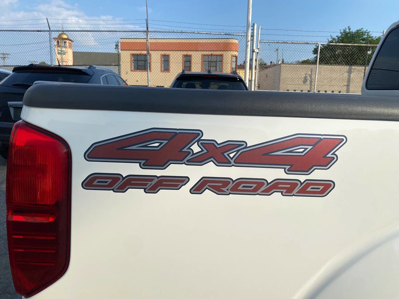 Used 2016 Nissan Frontier SV image 9