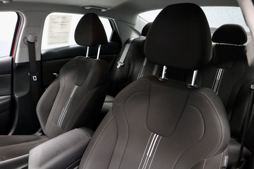 Used 2025 Hyundai Elantra SEL image 29