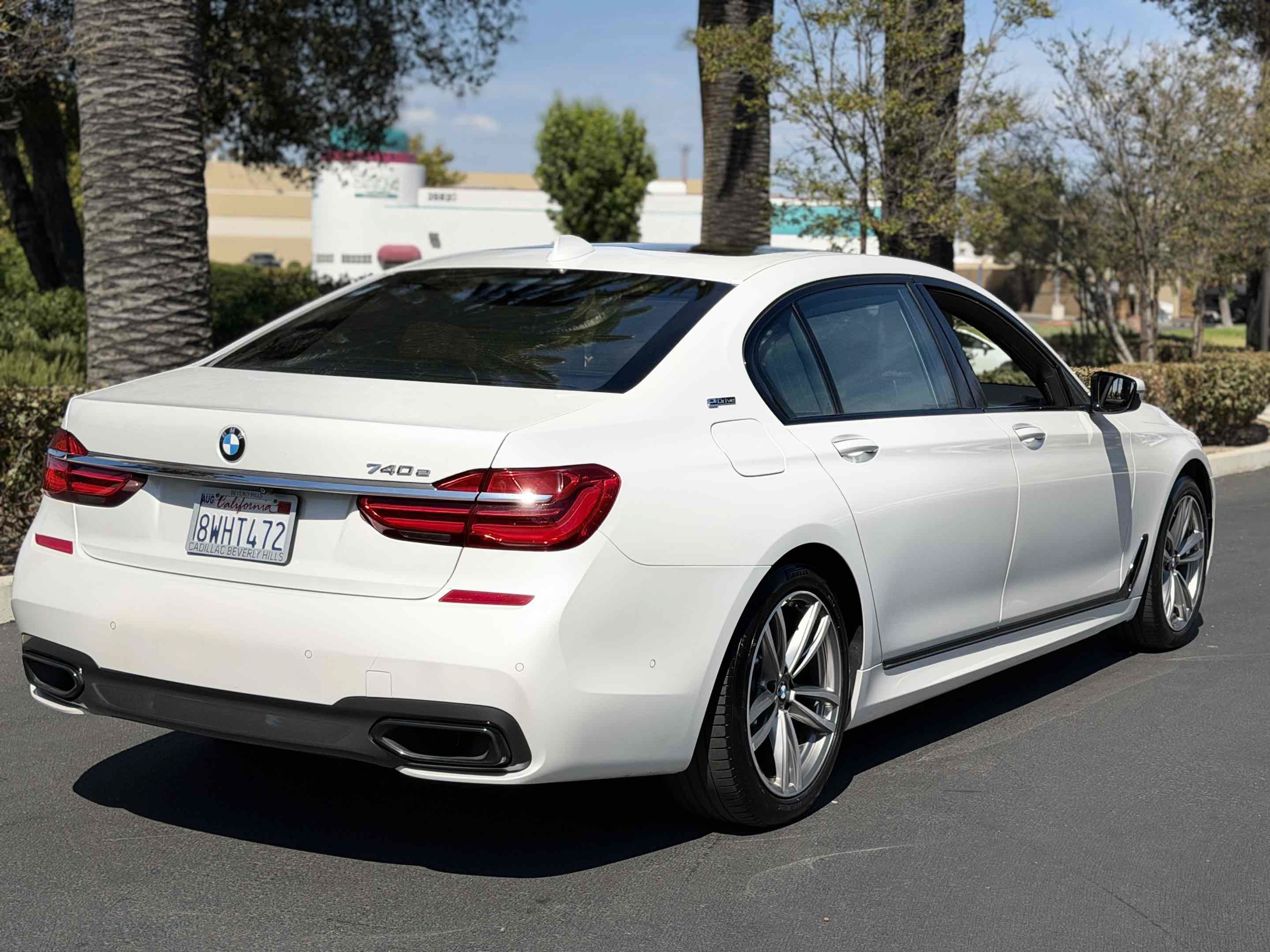 Used 2018 BMW 740e xDrive AWD/4WD image 2