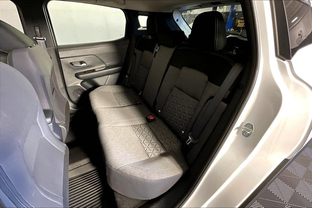 Used 2025 Nissan Kicks SV image 15