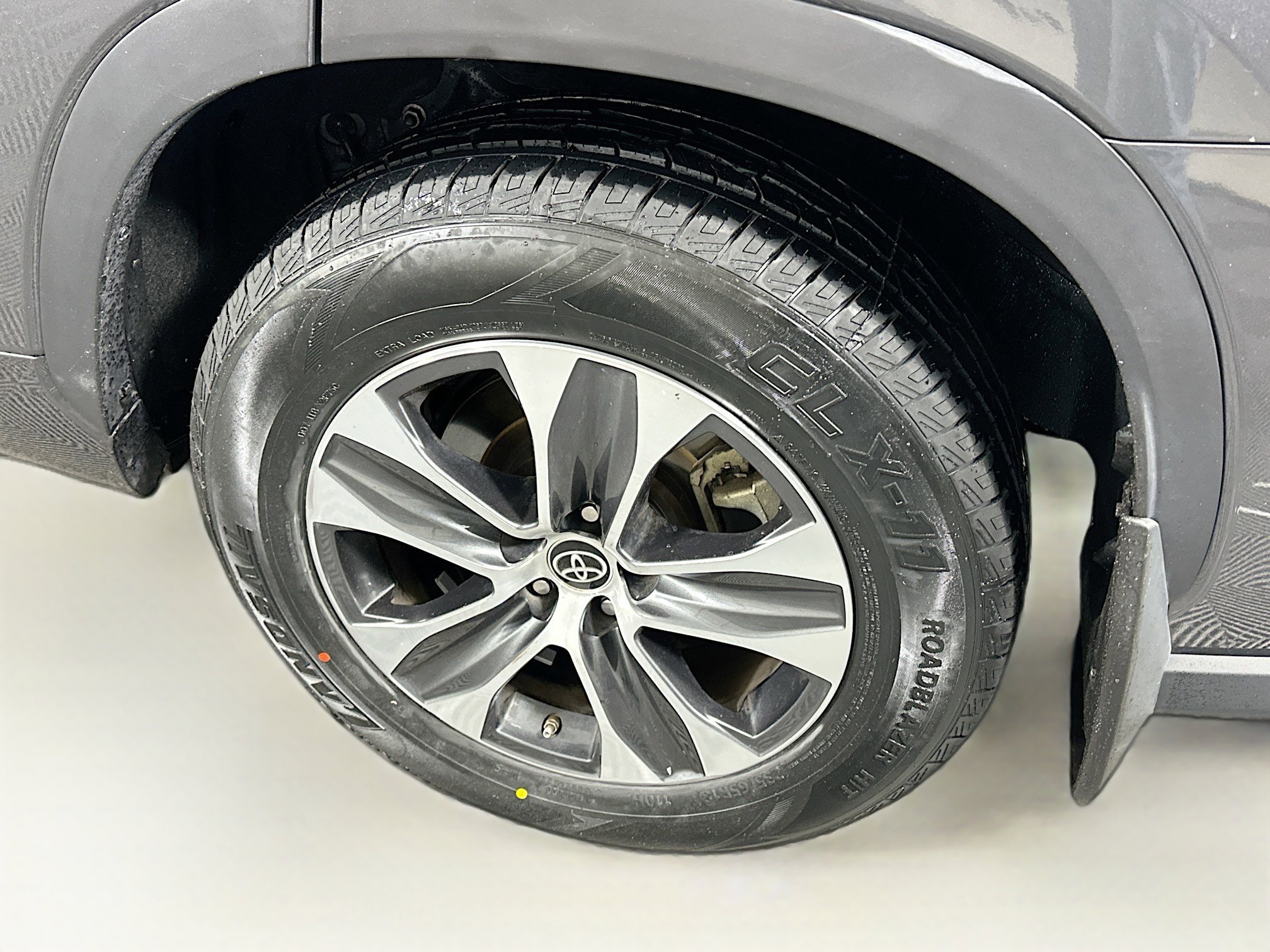 Used 2023 Toyota Highlander XLE image 11