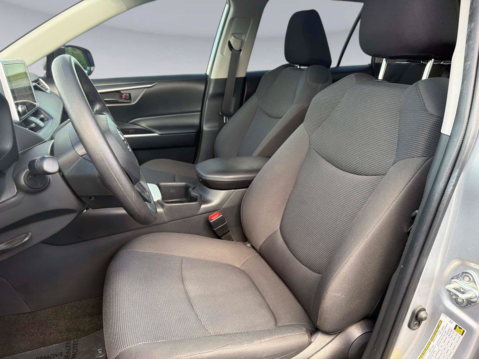 Used 2024 Toyota RAV4 LE FWD image 18