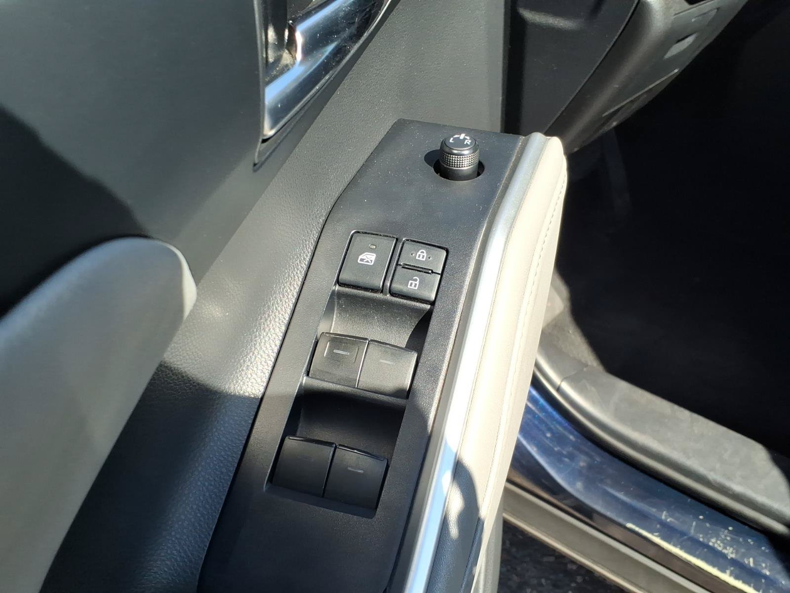 Used 2020 Toyota Highlander XLE FWD image 20