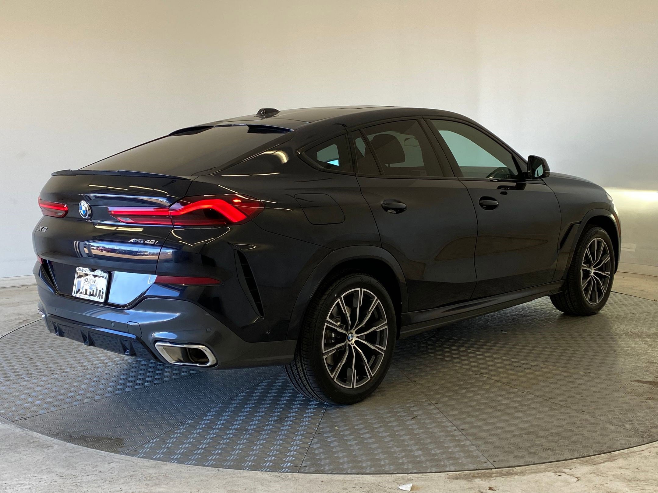 Certified 2025 BMW X6 xDrive40i image 9