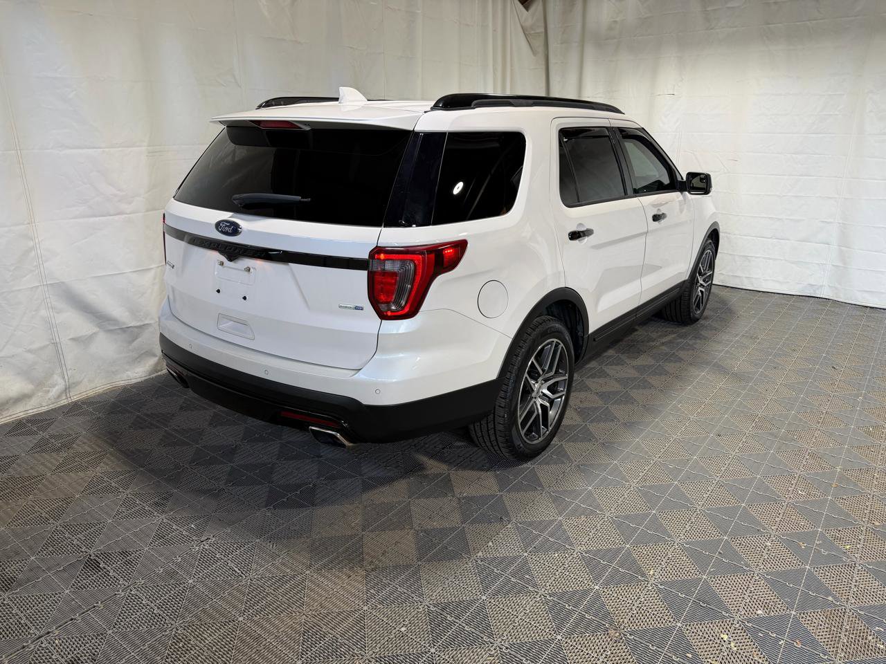 Used 2017 Ford Explorer Sport AWD/4WD image 6