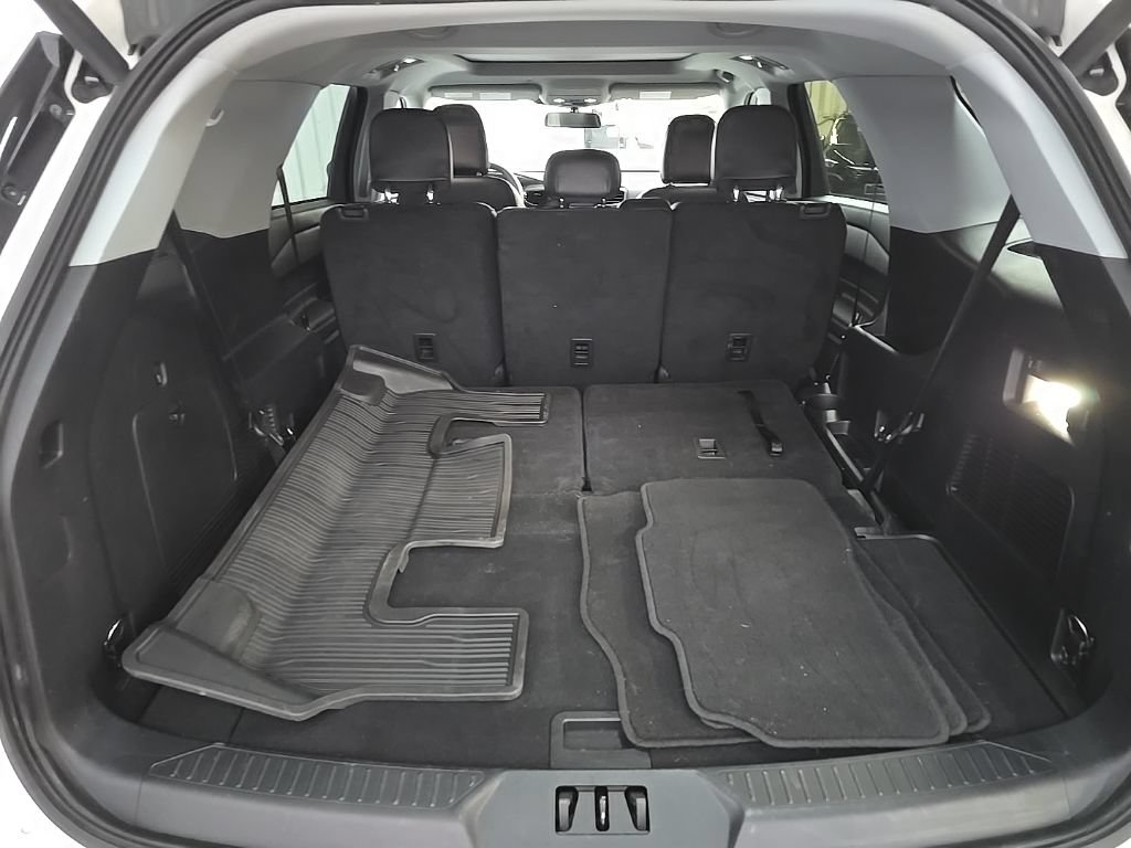 Certified 2023 Ford Explorer XLT w/ Equipment Group 202A AWD/4WD image 15