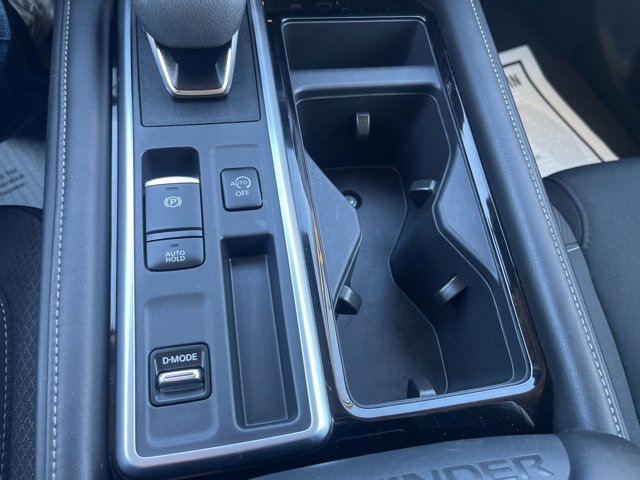 Used 2025 Nissan Pathfinder SV image 27