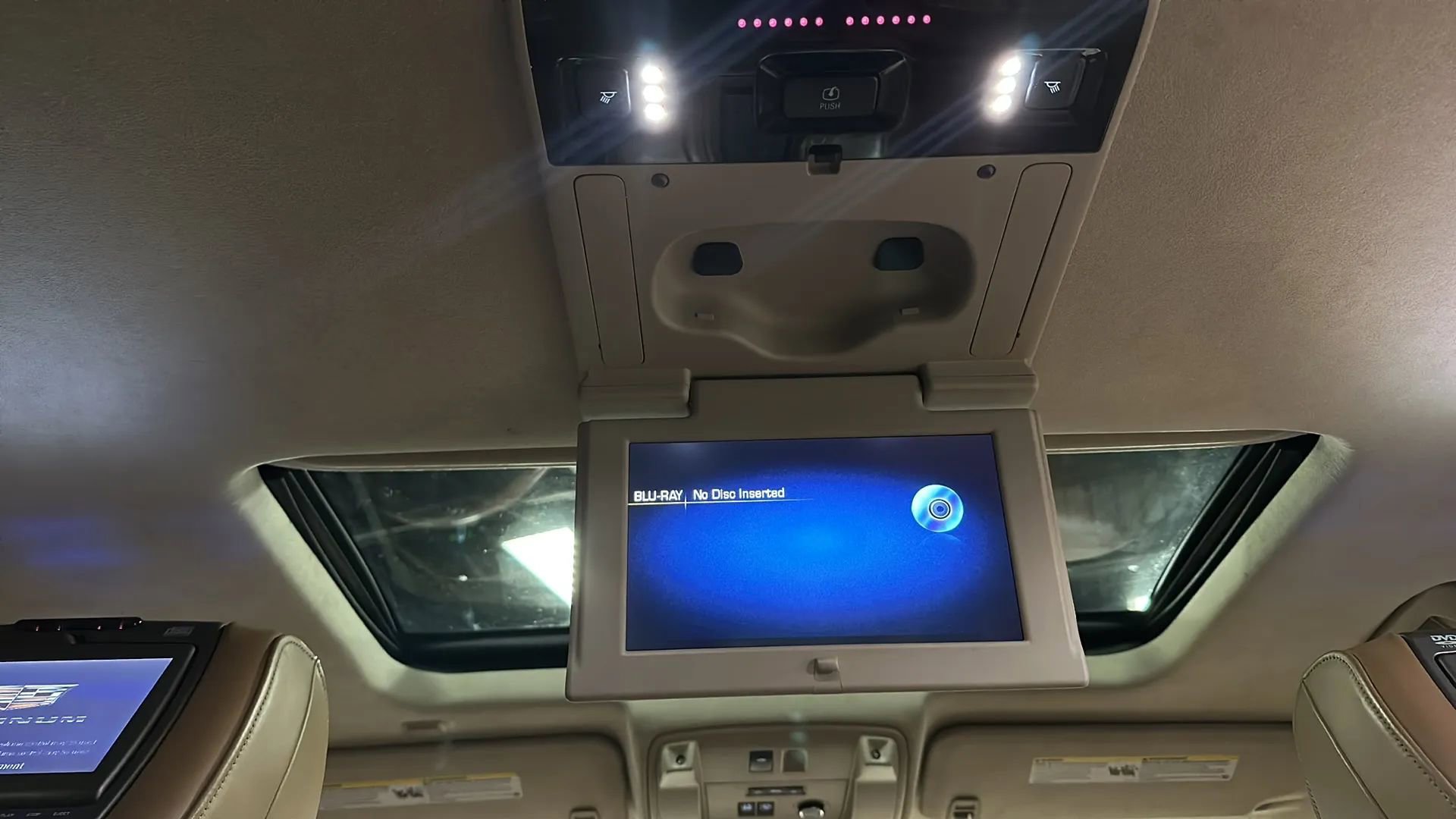 Used 2016 Cadillac Escalade Platinum image 29