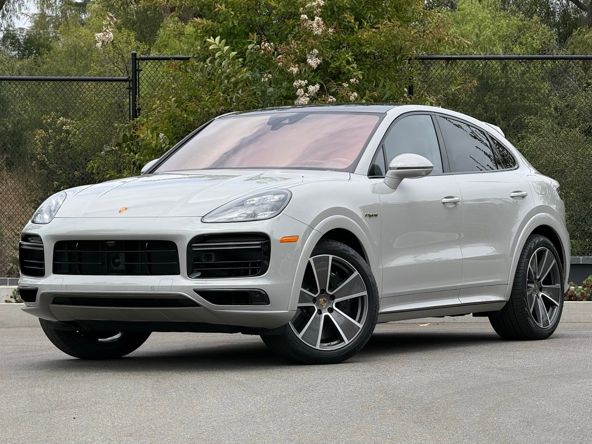 Certified 2022 Porsche Cayenne Turbo S AWD/4WD image 1