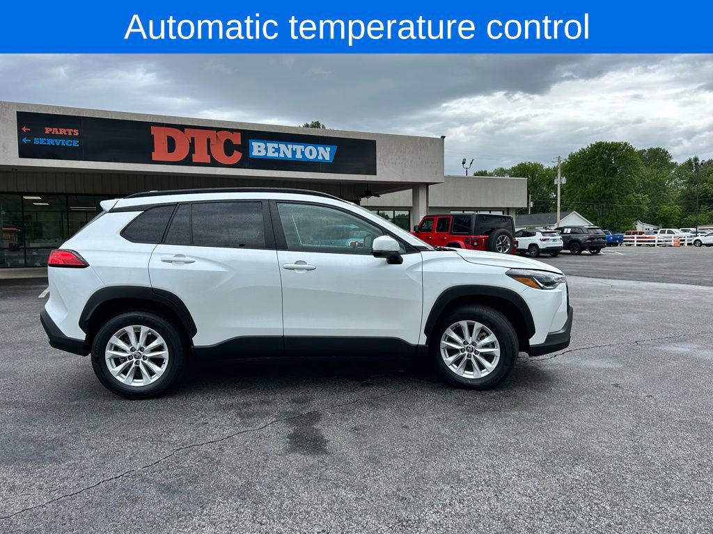 Used 2022 Toyota Corolla Cross LE FWD image 3