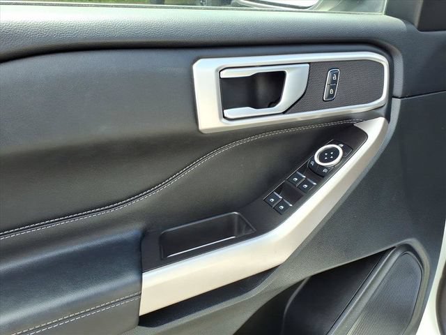 Used 2023 Ford Explorer XLT w/ Equipment Group 202A AWD/4WD image 11