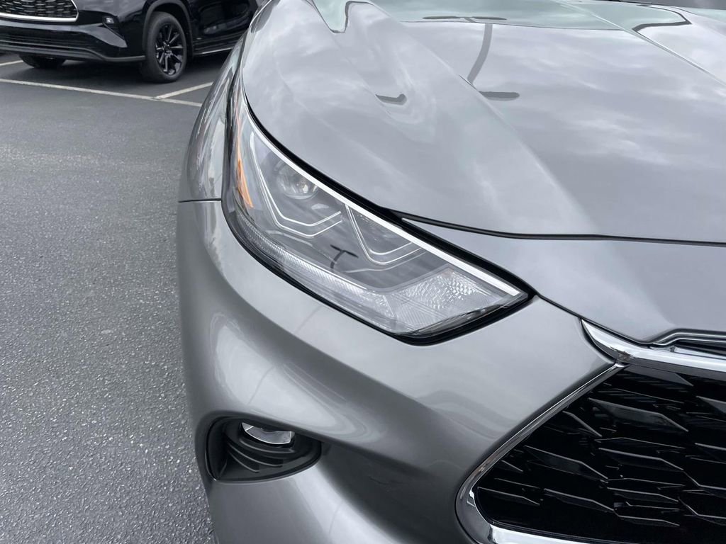 New 2026 Toyota Highlander Limited image 18