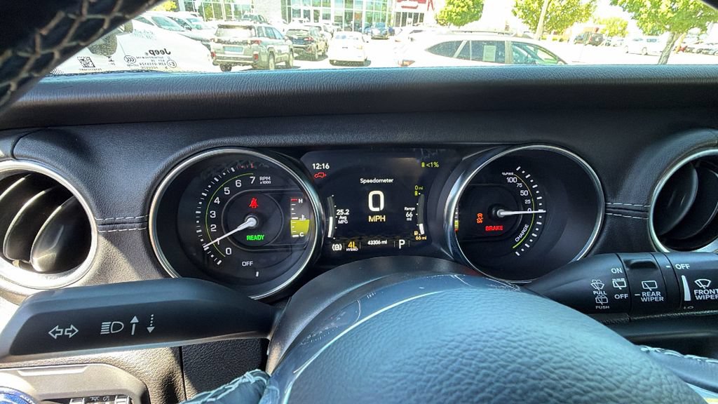 Used 2021 Jeep Wrangler Unlimited Sahara AWD/4WD image 28