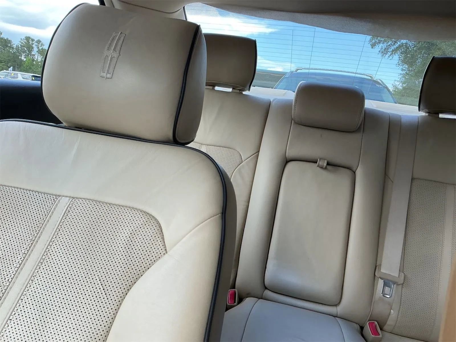 Used 2012 Lincoln MKZ FWD image 5